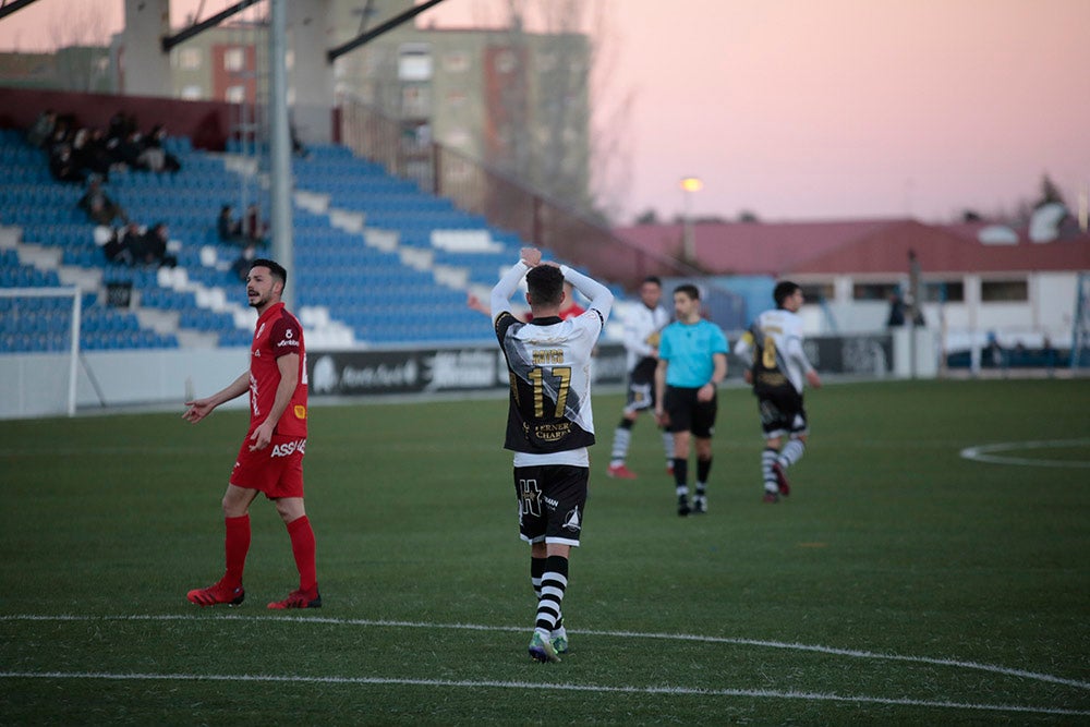 Espectacular remontada final de Unionistas ante el Rayo Majadahonda para volver al play-off (2-1)