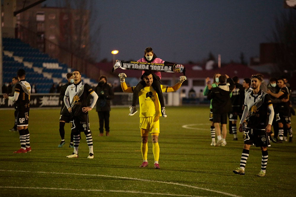 Espectacular remontada final de Unionistas ante el Rayo Majadahonda para volver al play-off (2-1)