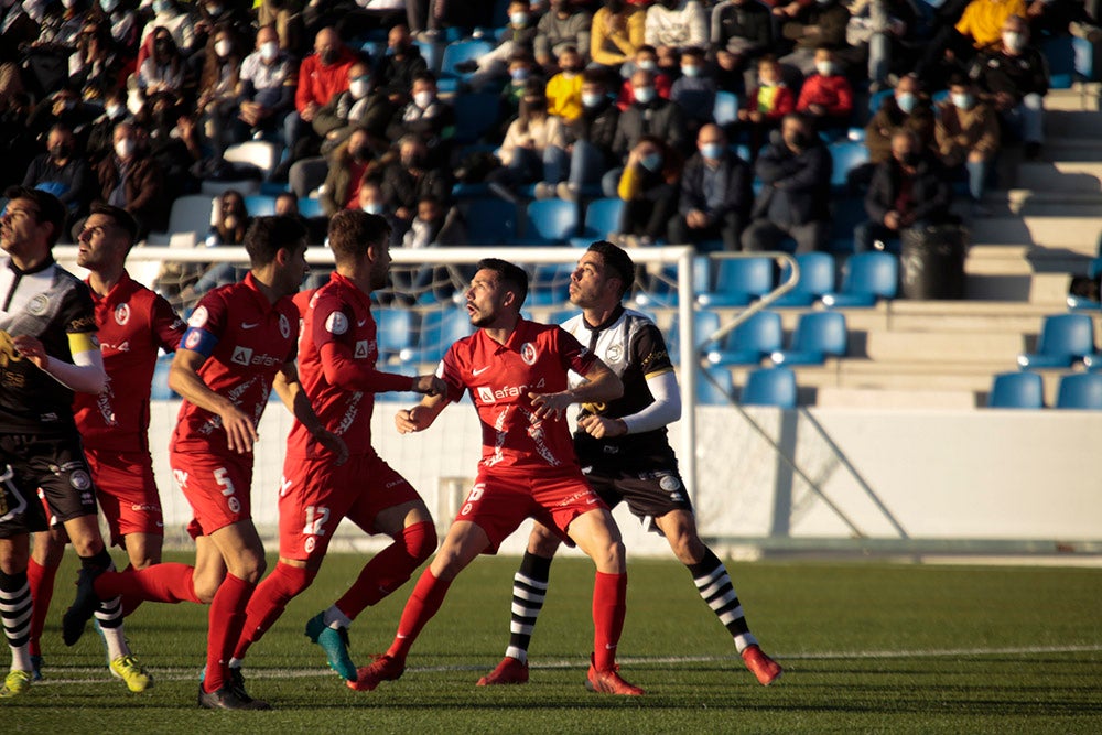 Espectacular remontada final de Unionistas ante el Rayo Majadahonda para volver al play-off (2-1)