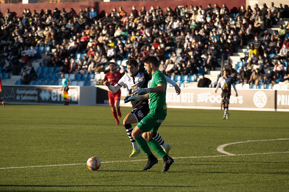 Espectacular remontada final de Unionistas ante el Rayo Majadahonda para volver al play-off (2-1)