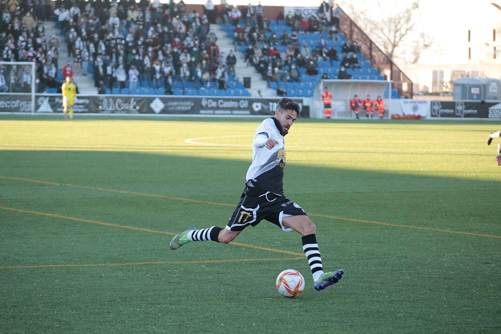 Espectacular remontada final de Unionistas ante el Rayo Majadahonda para volver al play-off (2-1)