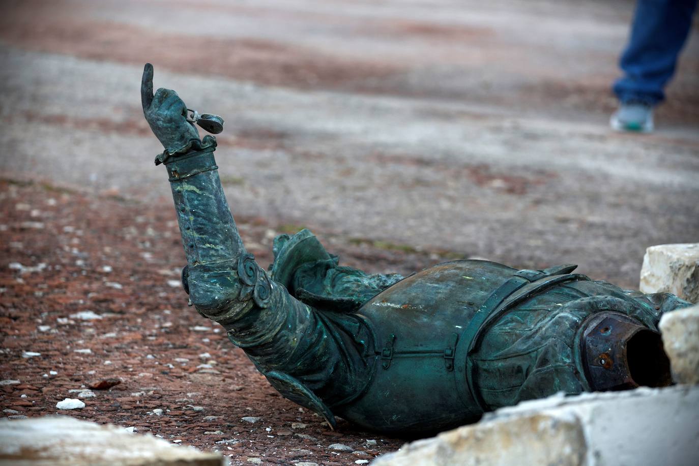 Fotos: La estatua de Ponce de Léon, derribada