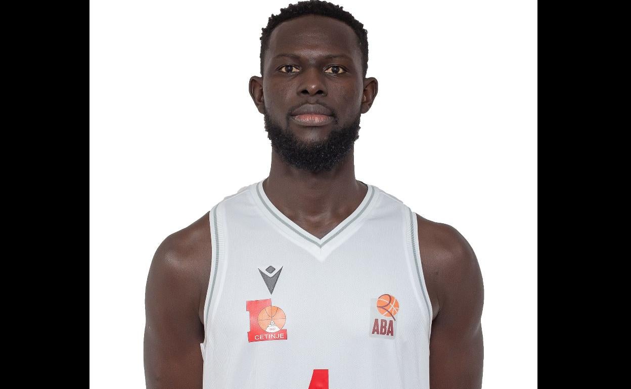 El Aquimisa Carbajosa Empresarial se refuerza con el pívot senegalés Sidy Djitte y da salida a Sustic