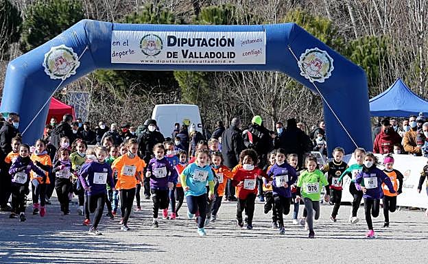 Salida de los atletas más pequeños. 