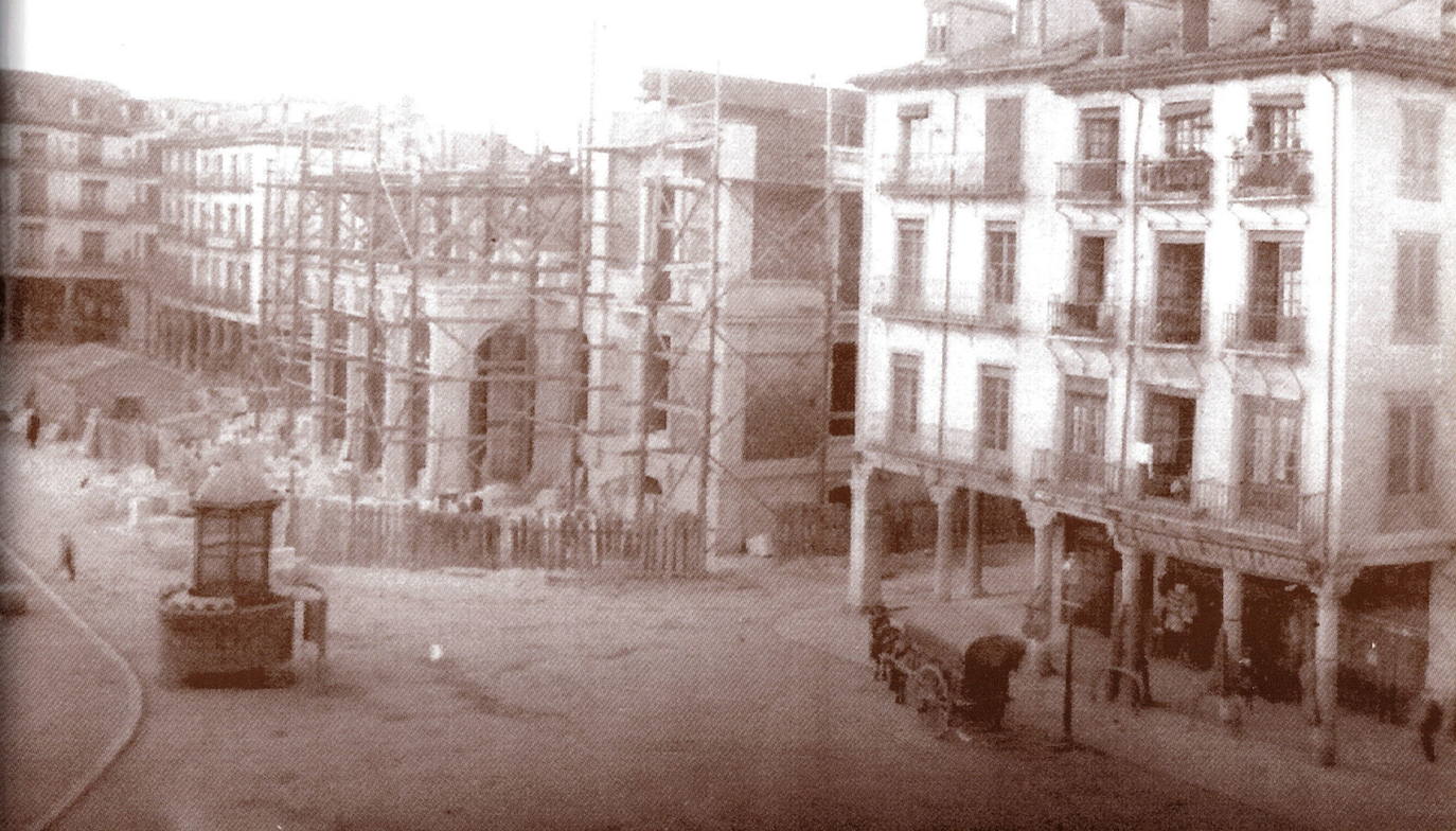 Obras de construcción del edificio actual del Ayuntamiento (1901-1908).