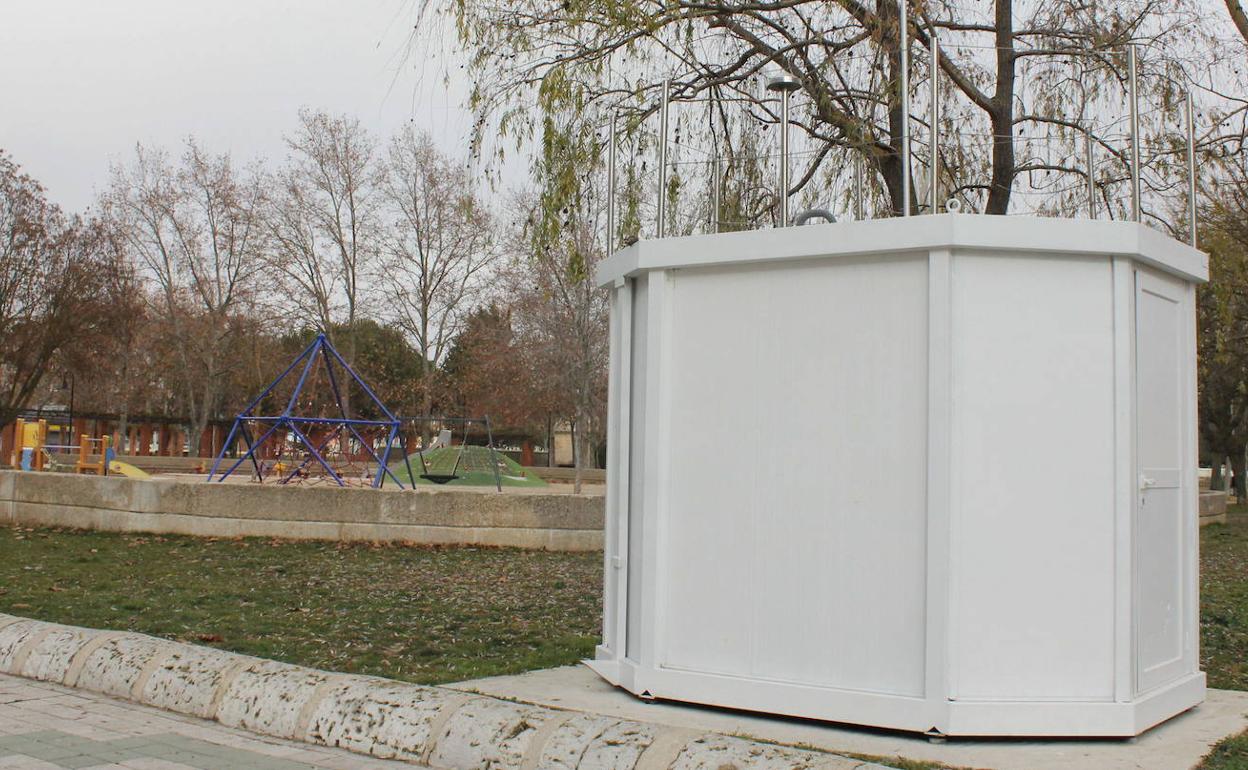 Estación medidora de la calidad del aire instalada en la Carcavilla de la ciudad de Palencia.