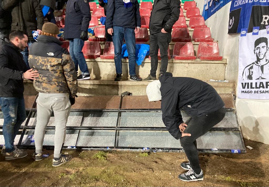 Fotos: La grada del estadio Río de la Plaza de Zamora se viene abajo