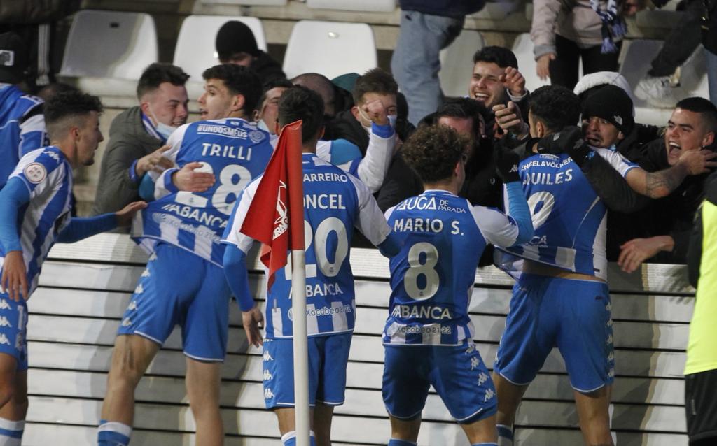 Fotos: La grada del estadio Río de la Plaza de Zamora se viene abajo