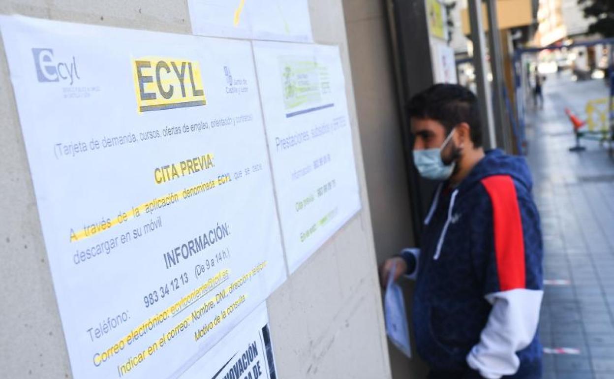 Exterior de una oficina de empleo en Valladolid.