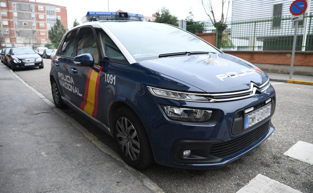 Vehículo de la Policía Nacional en Valladolid. 