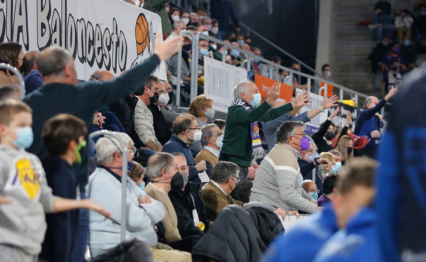 EasyCharger Palencia Baloncesto 74 - 83 C.B Prat