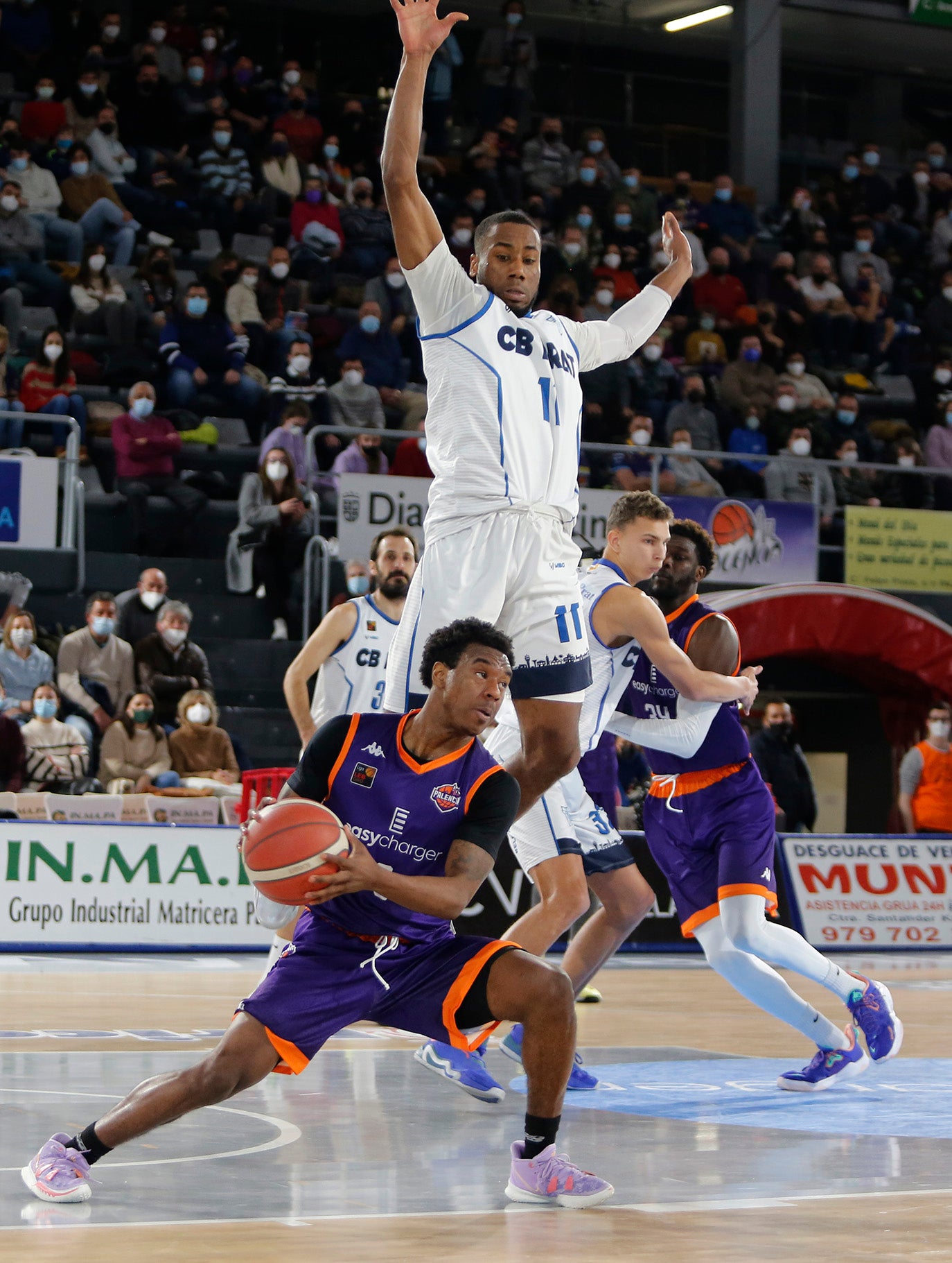 EasyCharger Palencia Baloncesto 74 - 83 C.B Prat