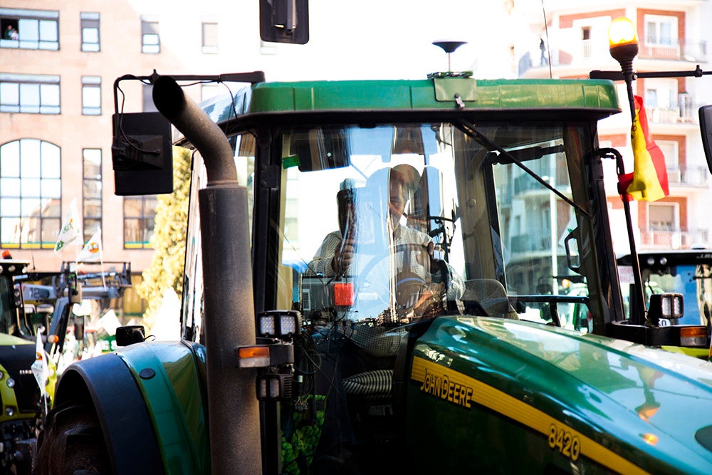 Cientos de tractores y miles de personas 'toman' Salamanca para exigir rentabilidad en el campo