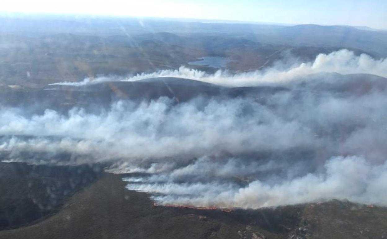 Incendio declarado en Hermisende. 