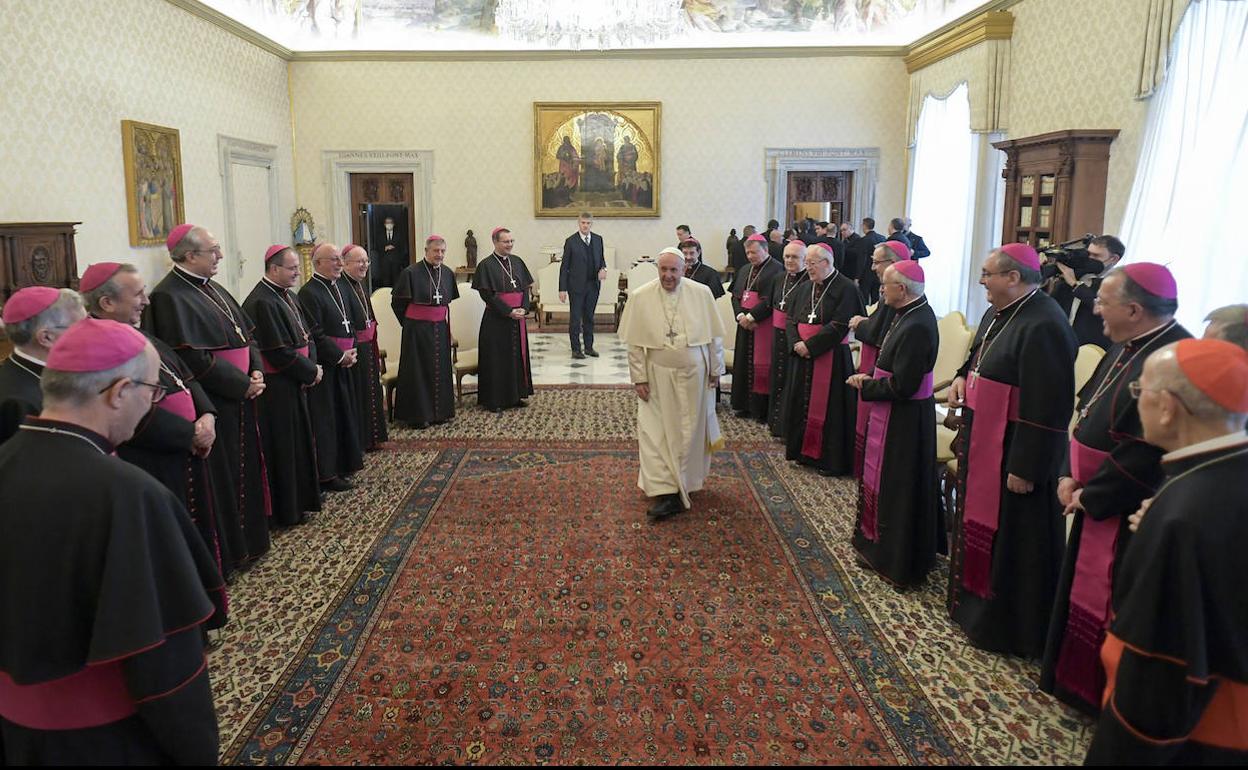 El Papa en la visita de los obispos. 