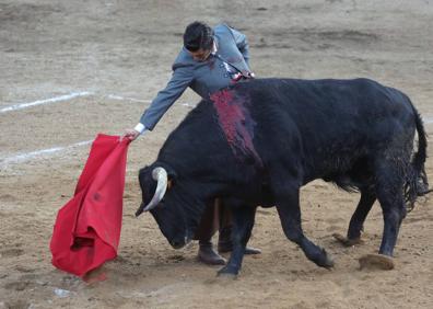 Imagen secundaria 1 - Morante estrena la temporada taurina en Valero con &#039;llenazo&#039; de aficionados