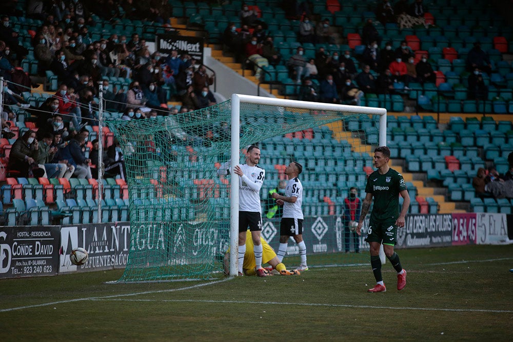 El Salamanca CF UDS, que ganaba con uno menos al Leganés B, cedió el empate en el 89 y seguirá una jornada más en posición de descenso