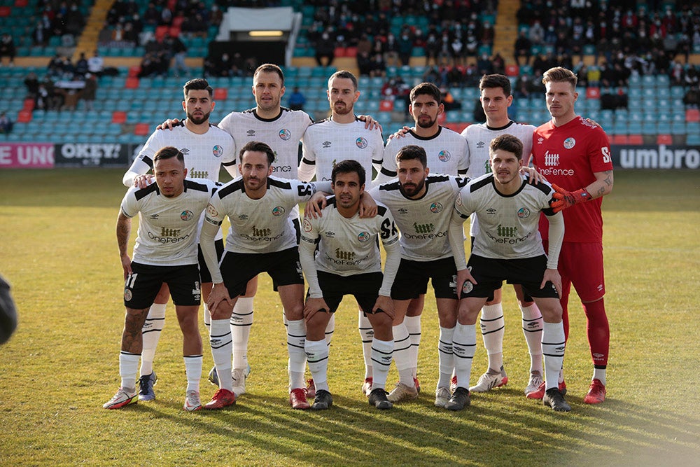 El Salamanca CF UDS, que ganaba con uno menos al Leganés B, cedió el empate en el 89 y seguirá una jornada más en posición de descenso