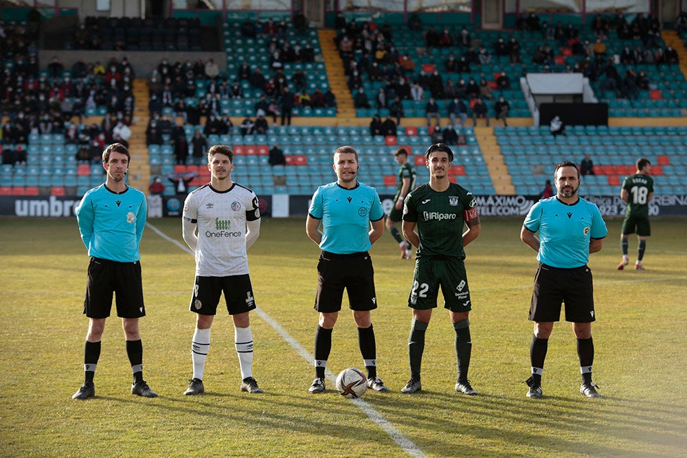 El Salamanca CF UDS, que ganaba con uno menos al Leganés B, cedió el empate en el 89 y seguirá una jornada más en posición de descenso