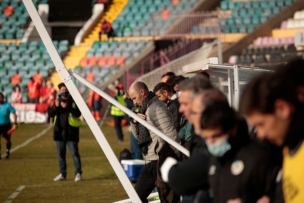 El Salamanca CF UDS, que ganaba con uno menos al Leganés B, cedió el empate en el 89 y seguirá una jornada más en posición de descenso