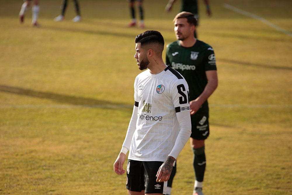 El Salamanca CF UDS, que ganaba con uno menos al Leganés B, cedió el empate en el 89 y seguirá una jornada más en posición de descenso