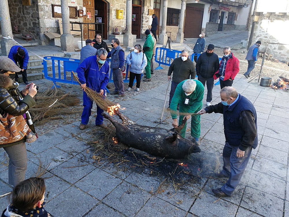 San Esteban de la Sierra disfruta de su tradicional Fiesta de la Matanza