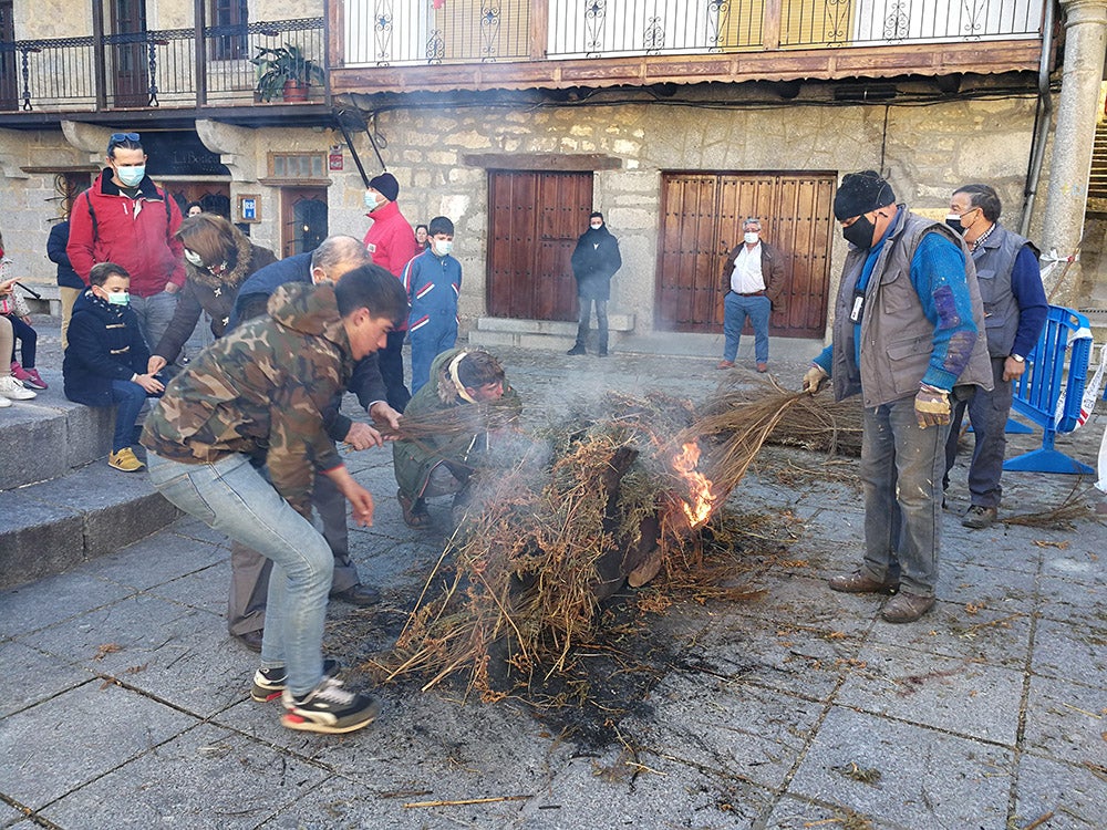 San Esteban de la Sierra disfruta de su tradicional Fiesta de la Matanza