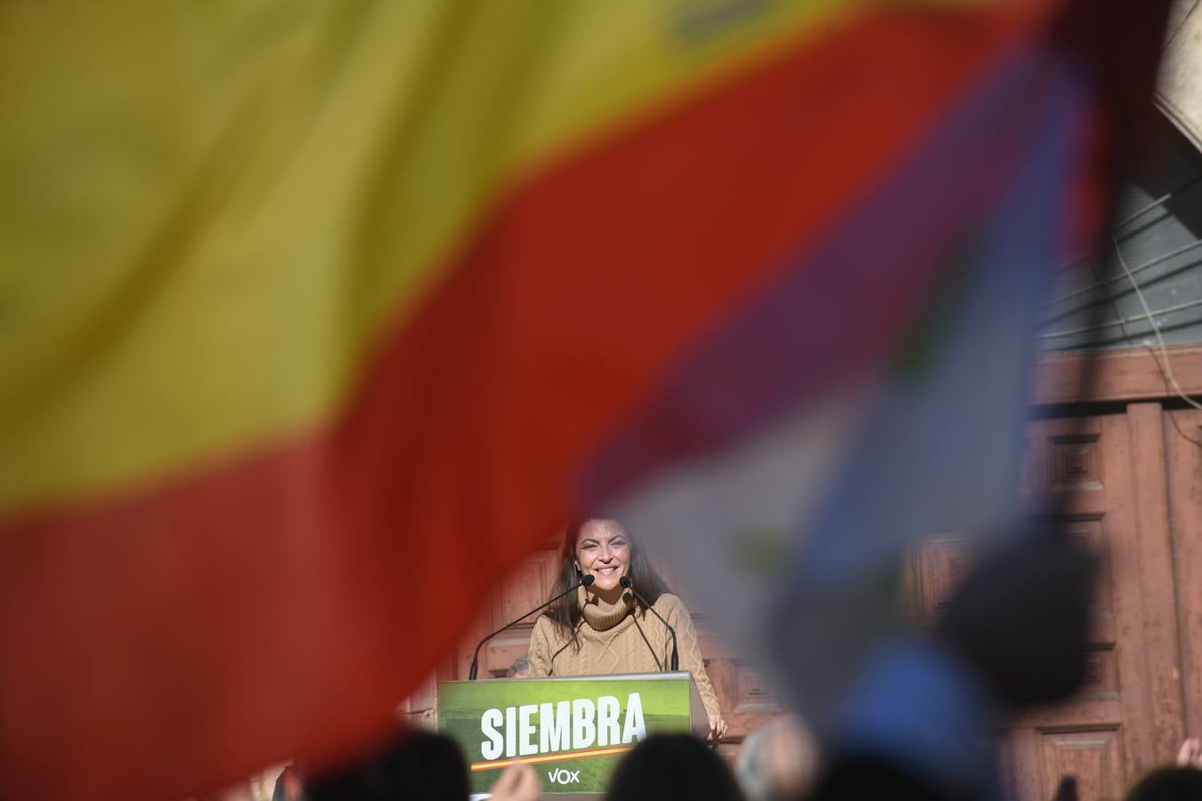 Fotos: Mitin de Vox en Valladolid con la diputada Macarena Olona
