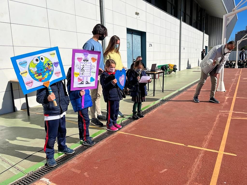 El colegio de las Jesuitinas celebra el Día de la Paz. 