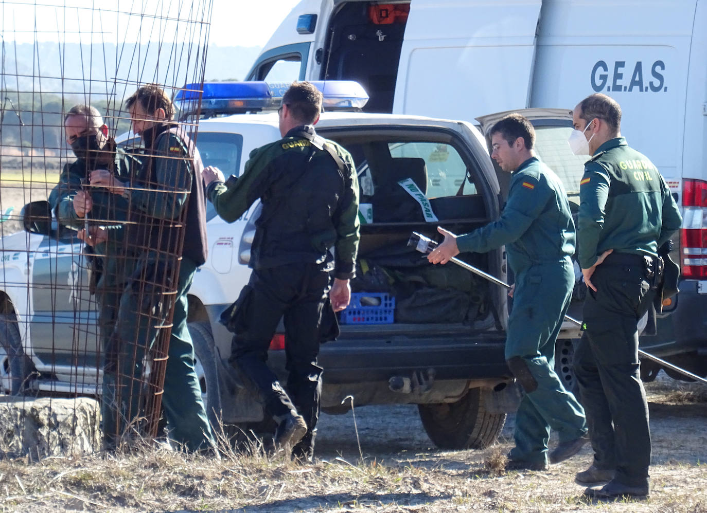 Fotos: Los Geas y guías caninos buscan a Esther López en pozos de Traspinedo