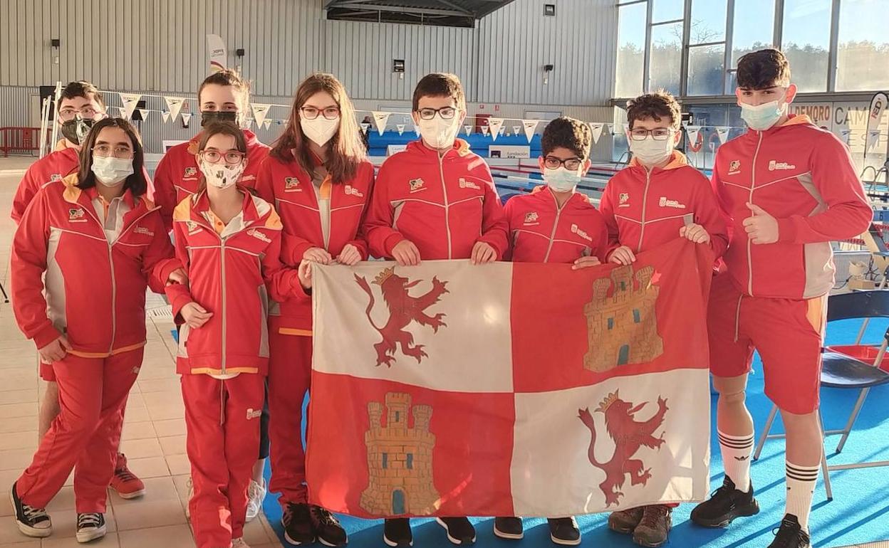 Integrantes de la selección de Castilla y León que compitieron en la piscina de Valdemoro. 