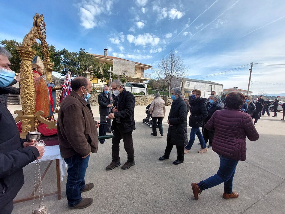 San Blas protege las gargantas de los vecinos de Herguijuela de la Sierra