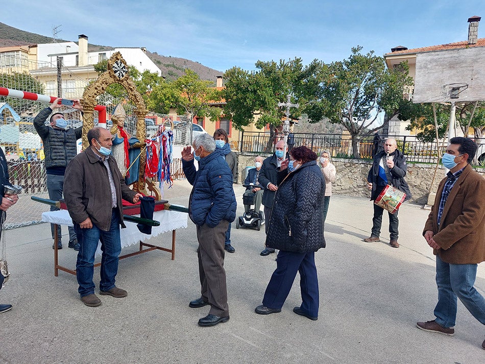 San Blas protege las gargantas de los vecinos de Herguijuela de la Sierra