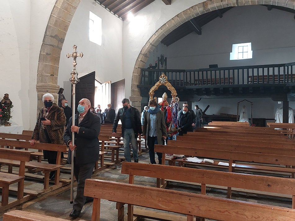 San Blas protege las gargantas de los vecinos de Herguijuela de la Sierra