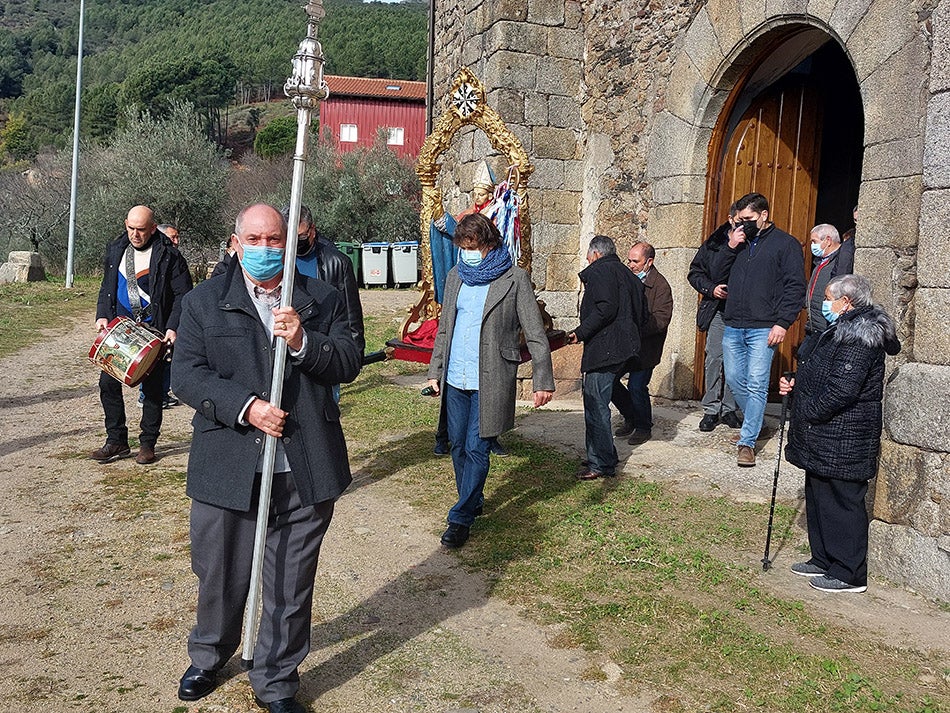 San Blas protege las gargantas de los vecinos de Herguijuela de la Sierra