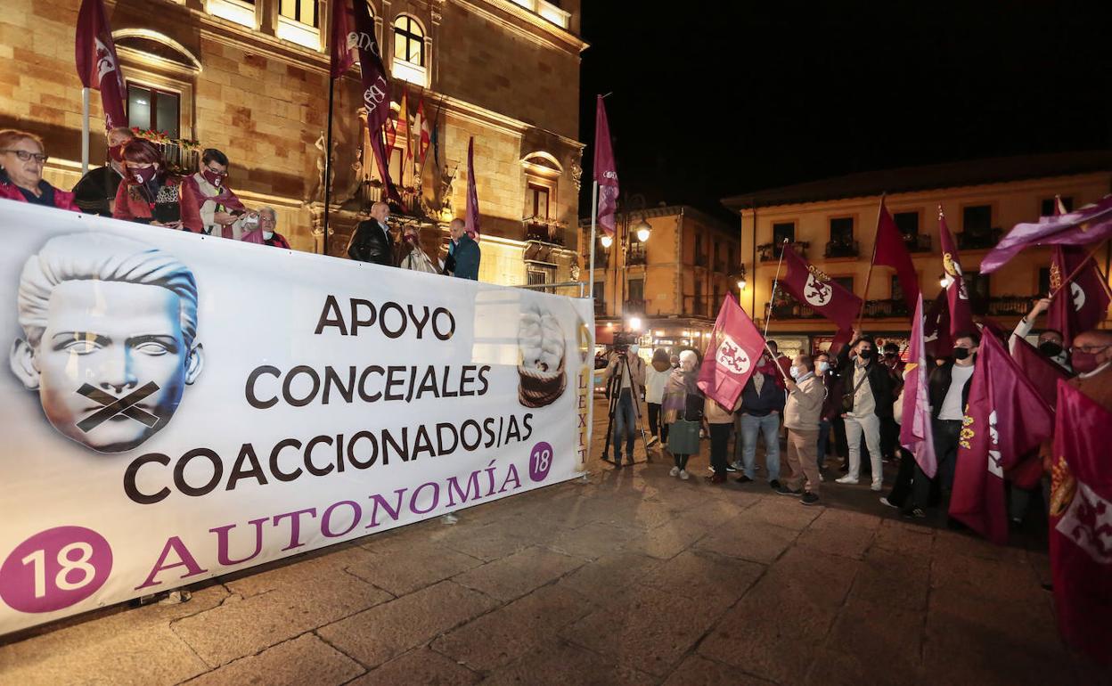 Concentreación en apoyo a la autonomía leonesa. 