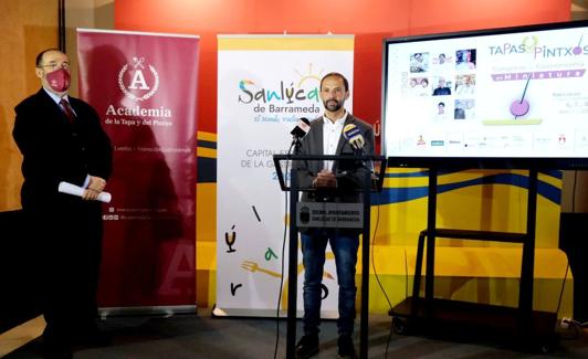 Mikel Martínez y Víctor Mora, durante la presentación. 