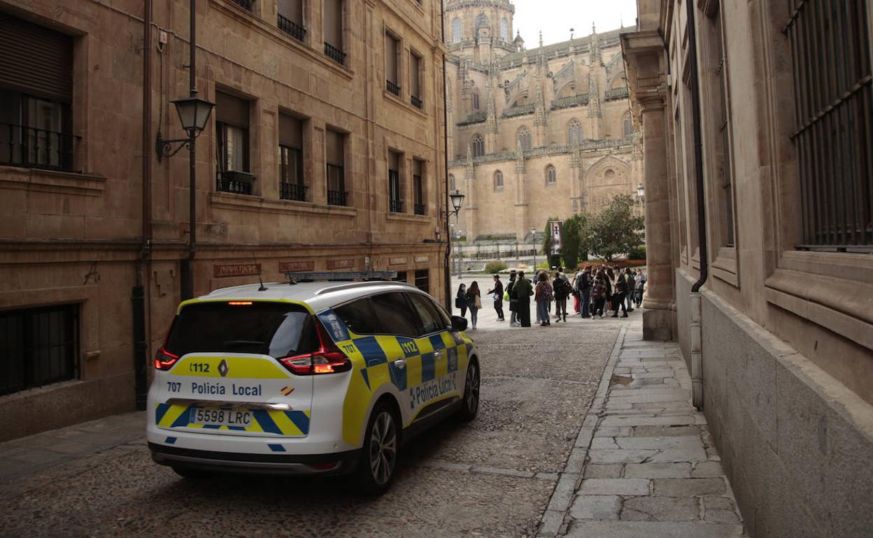 Coche de la Policia Local en Salamanca. 