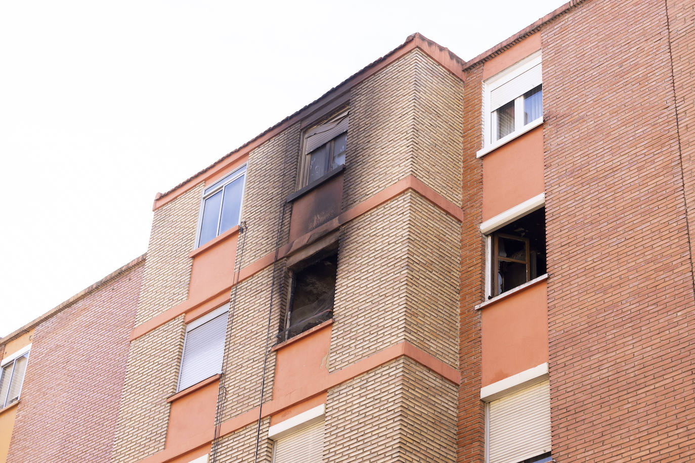 Fotos: Incendio en un piso de La Rondilla con un víctima mortal