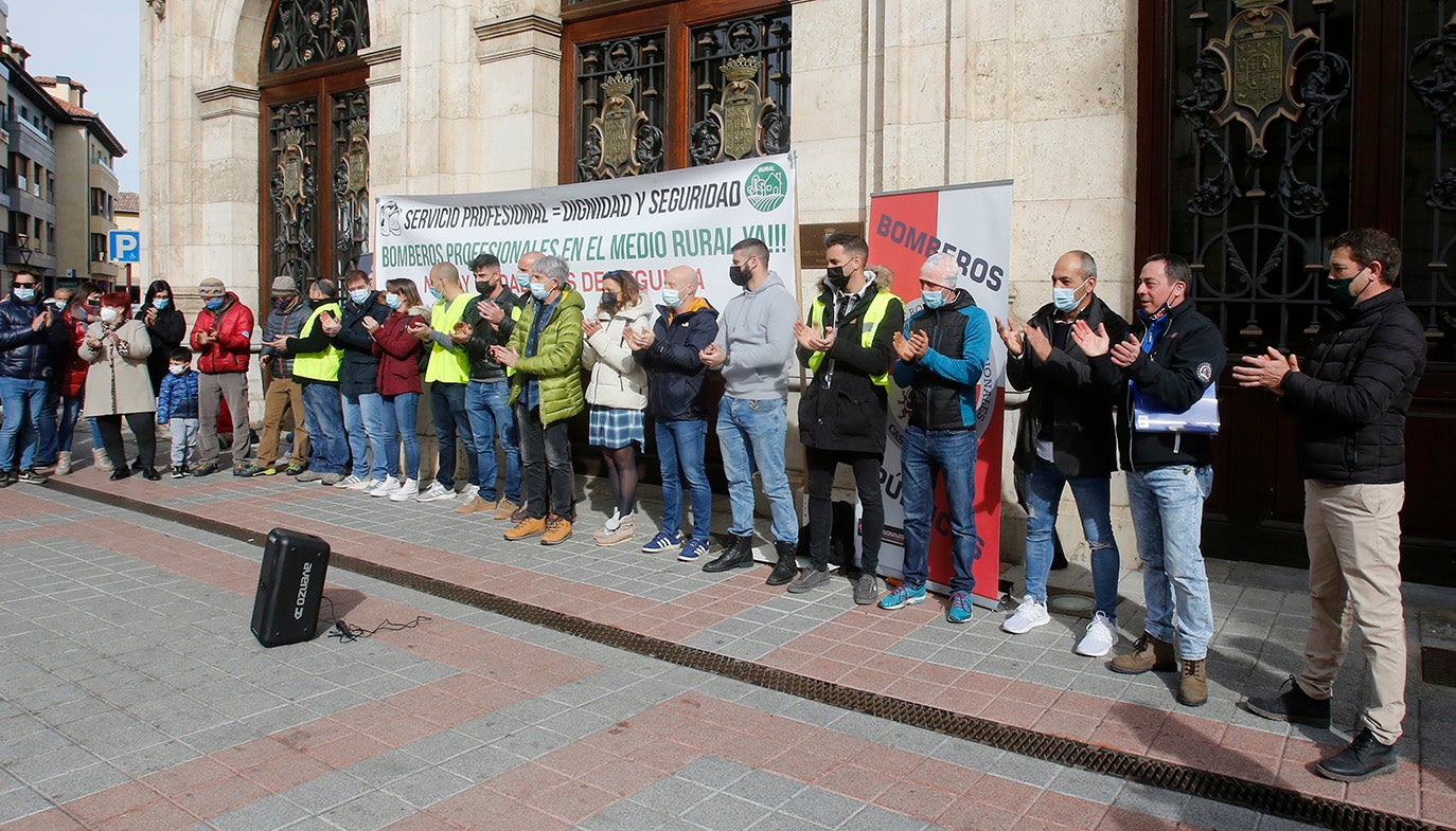 Los bomberos de Palencia exigen efectivos profesionales en la provincia