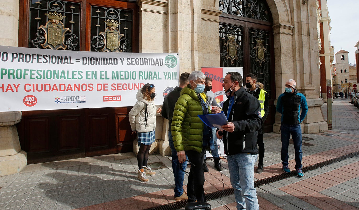 Los bomberos de Palencia exigen efectivos profesionales en la provincia