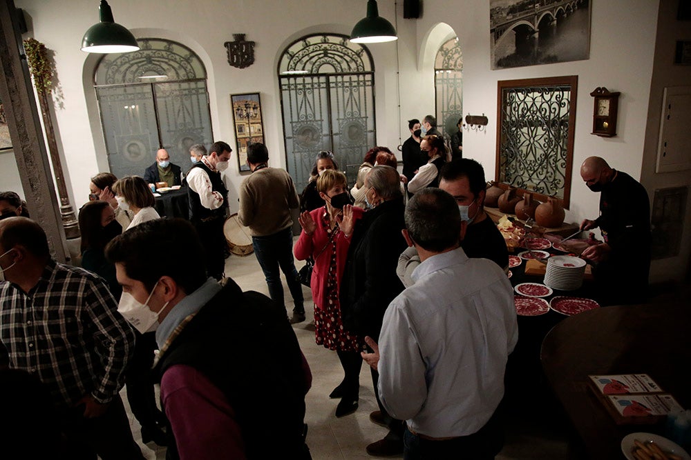 La exposición de enseres típicos y el pregón-homenaje inauguran las XXXVI Jornadas de la Matanza Típica de Guijuelo