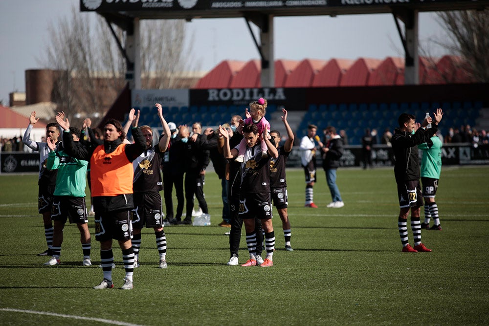 Unionistas golea al Talavera en otra comunión perfecta con el Reina Sofía y su afición (4-1)