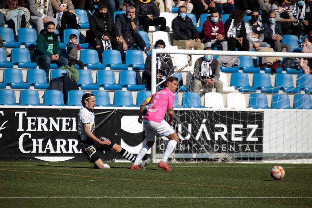 Unionistas golea al Talavera en otra comunión perfecta con el Reina Sofía y su afición (4-1)