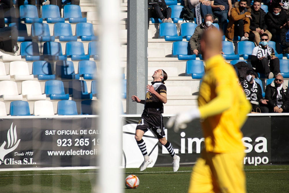 Unionistas golea al Talavera en otra comunión perfecta con el Reina Sofía y su afición (4-1)