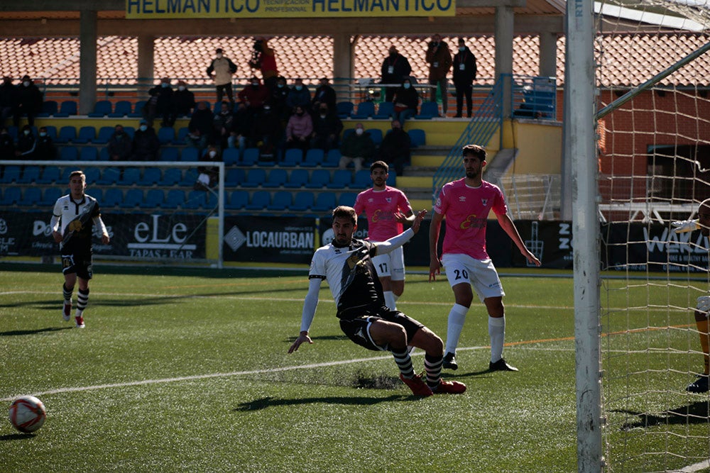 Unionistas golea al Talavera en otra comunión perfecta con el Reina Sofía y su afición (4-1)