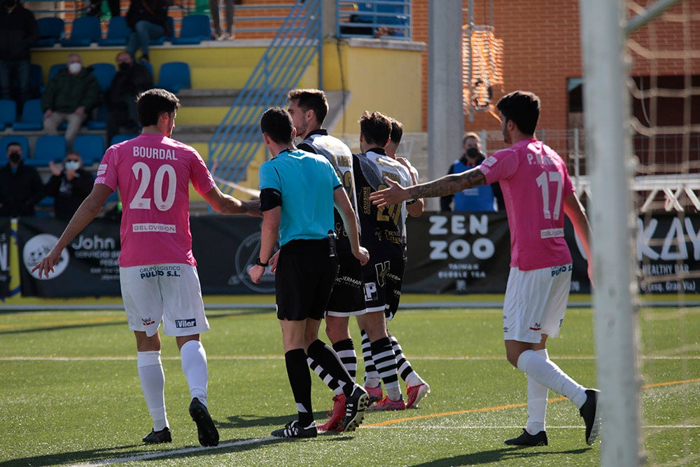 Unionistas golea al Talavera en otra comunión perfecta con el Reina Sofía y su afición (4-1)