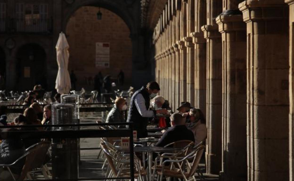 La covid mantiene la tendencia a la baja en Salamanca con 987 contagios desde el viernes pero suma cuatro fallecidos