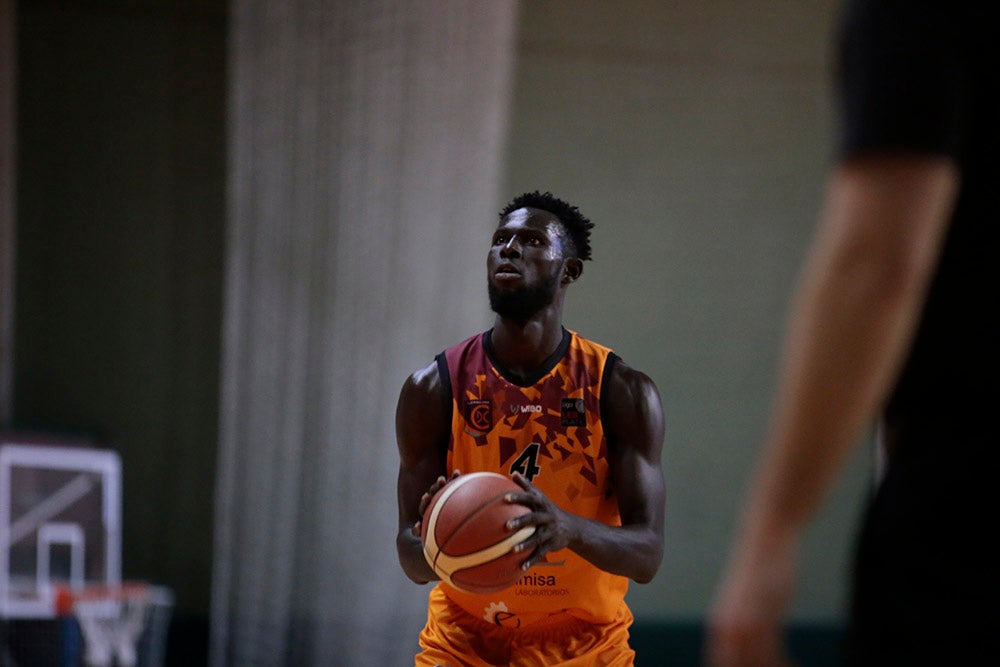 Un Aquimisa Carbajosa sin defensa ni rebote sigue hundiéndose un poco más en la tabla (73-81)