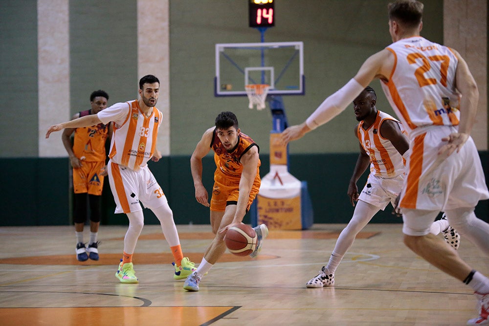 Un Aquimisa Carbajosa sin defensa ni rebote sigue hundiéndose un poco más en la tabla (73-81)